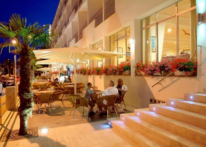 Hotel Checkin Flamingo 3*