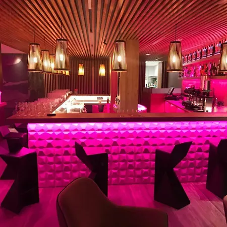 Checkin Flamingo 3* レスタルティット