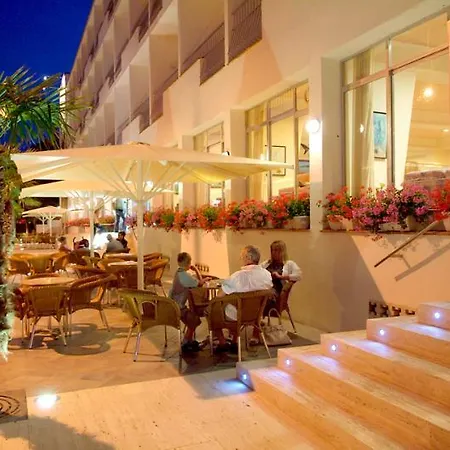 Hotel Checkin Flamingo 3*
